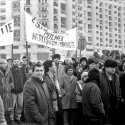 Miting contra și pro FSN în piața Victoriei