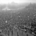 Miting contra și pro FSN în piața Victoriei