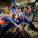 Lucrari la un macaz, in tunel langa Piata Unirii - Metrou Bucuresti