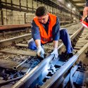 Lucrari la un macaz, in tunel langa Piata Unirii - Metrou Bucuresti