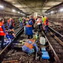 Lucrari la un macaz, in tunel langa Piata Unirii - Metrou Bucuresti