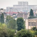 Privind spre Palatul Parlamentului din cladirea ISAF