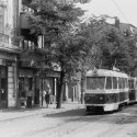 Tramvai linia 20 Splaiul Independenței 23.09.1979, în dreptul Palatului de Justiție cu atelierele de dactilografiat