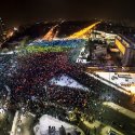 50.000 de persoane au format drapelul României din coli A4 luminate cu lanternele de la telefoanele mobile