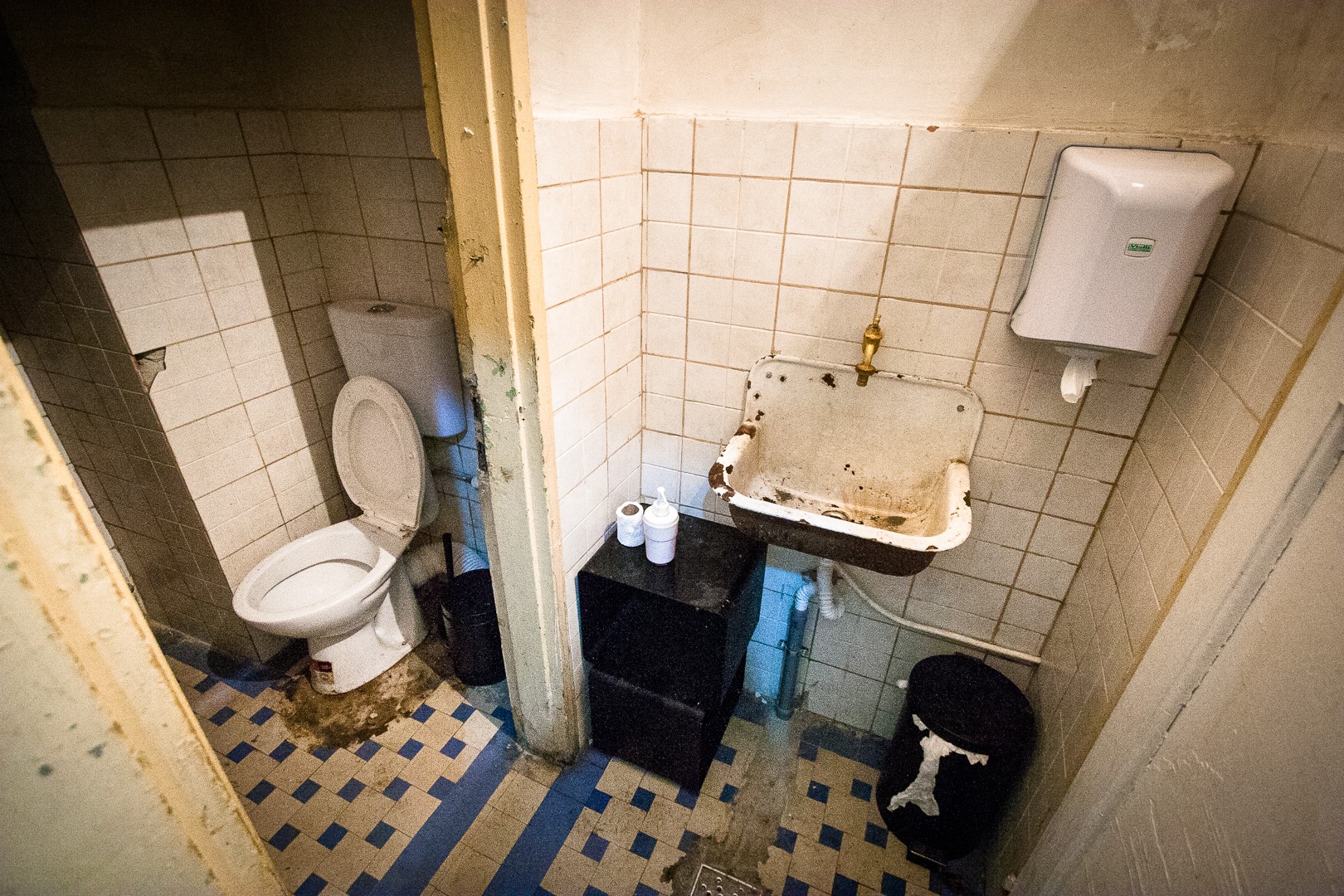 Toaleta - Fosta sectie de politie 10 - Noaptea Caselor 2015