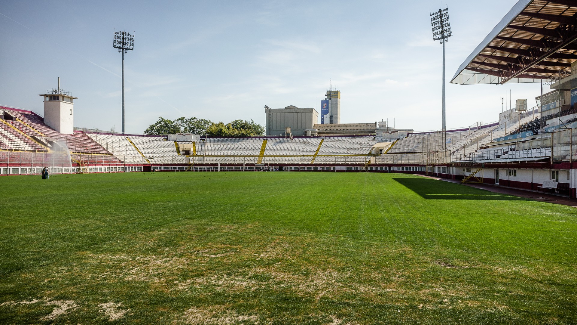 Pe teren - Stadionul Giulesti