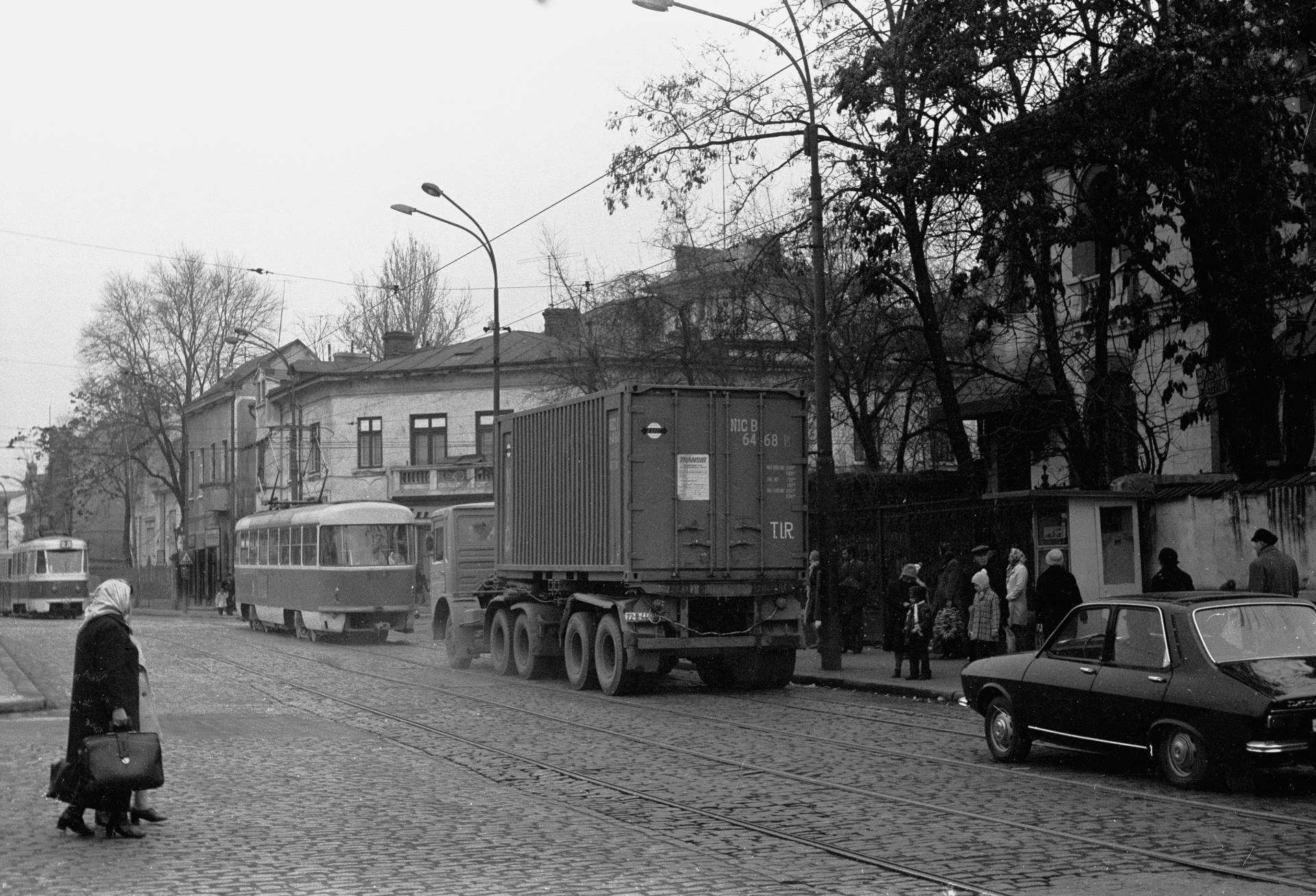 linia 4 Buzesti intersectie cu Polizu 10.12.1976