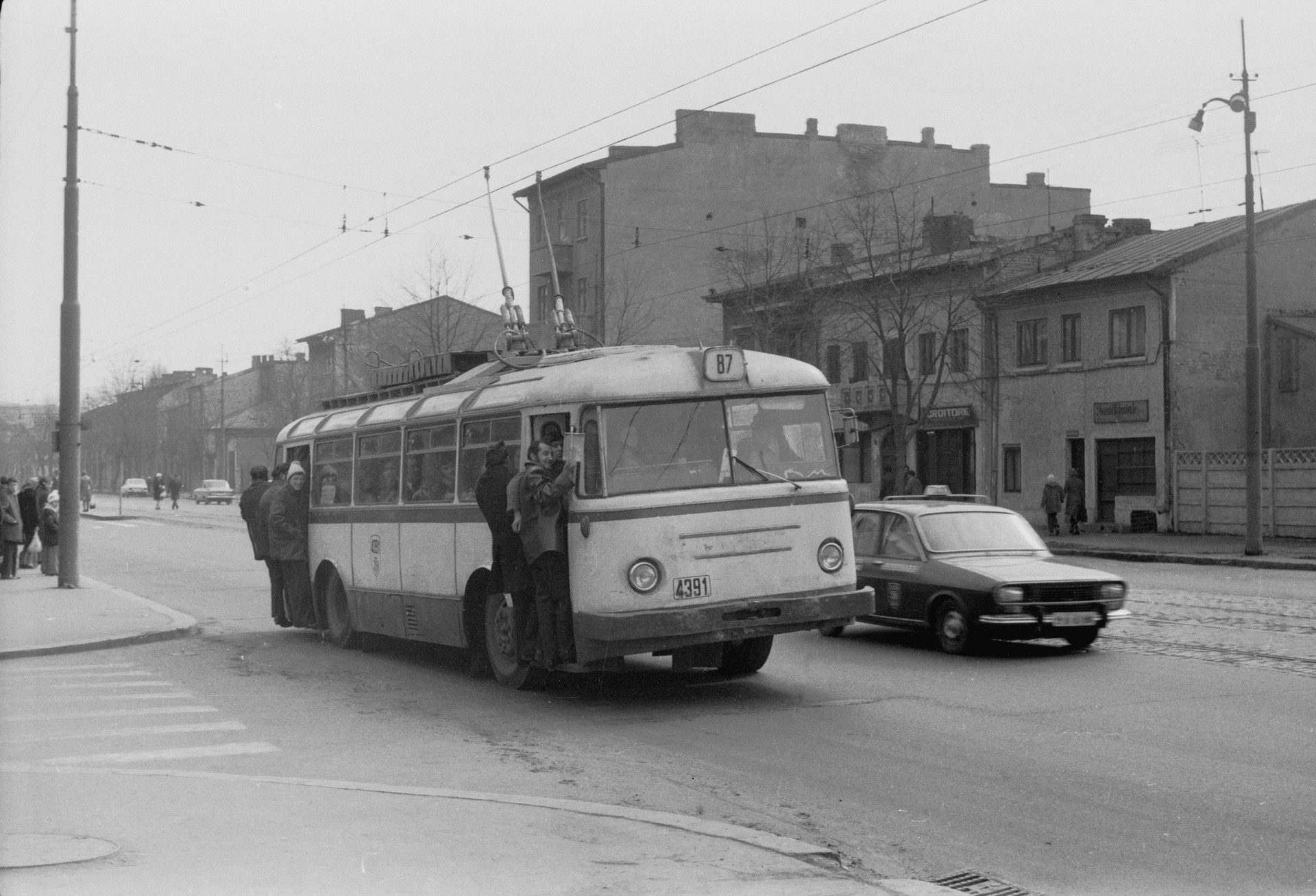 T Bus 4391 linia 87 Calea Grivitei 29.02.1976