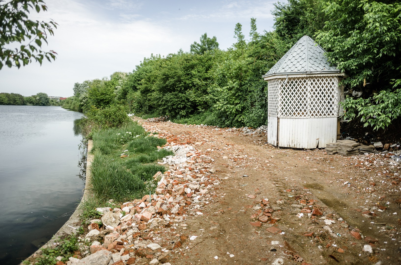 Pavilion abandonat - Lacul Grivița