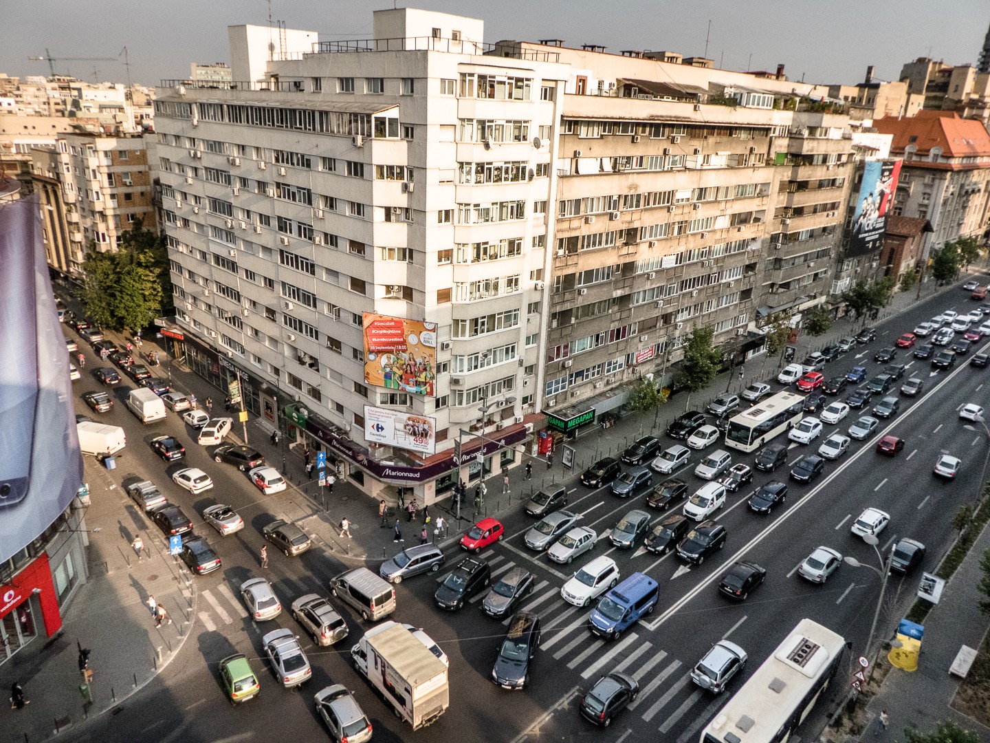 Trafic - Bulevardul Nicolae Bălcescu văzut din clădirea Magheru One