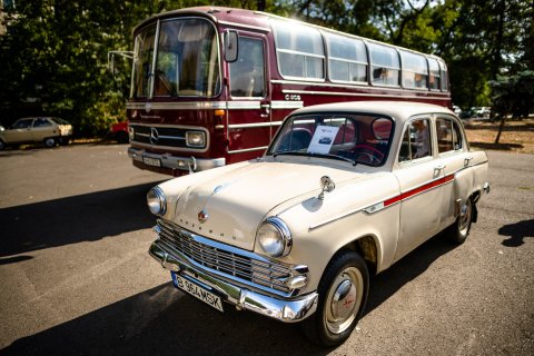 Expoziție Retromobil - Opera Română