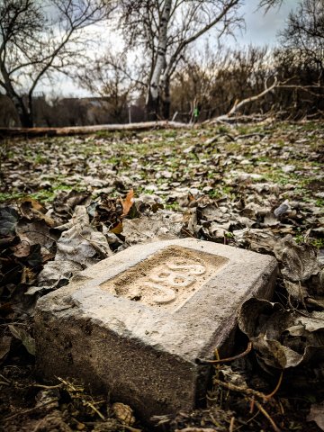 Cărămidă din vechiul cartier - Parcul Tineretului