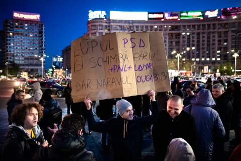 Protest contra abuzului în serviciu - Piața Victoriei