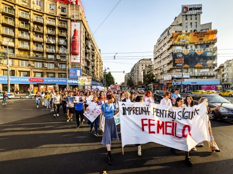 Protest pentru combaterea violenței împotriva femeilor - Piața Romană