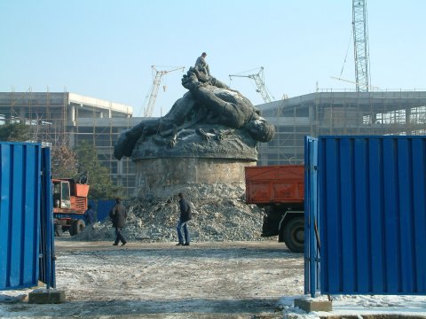 Statuia dedicata Rascoalei din 1907