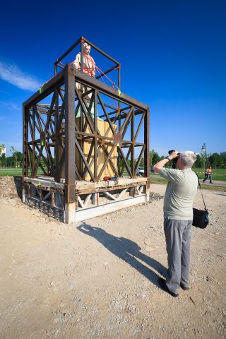 Statuile din piata Universitatii mutate provizoriu in parcul Izvor