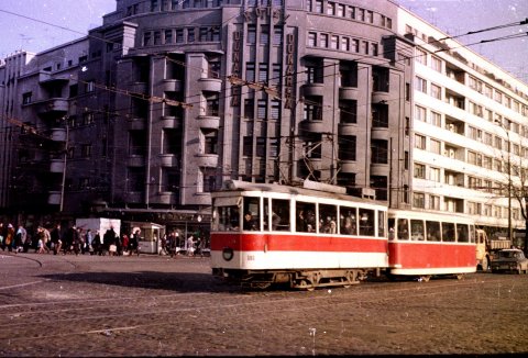 Piata Garii de Nord cu hotelul Dunarea