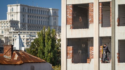 Bloc - Fosta fabrica de ciorapi Apollo