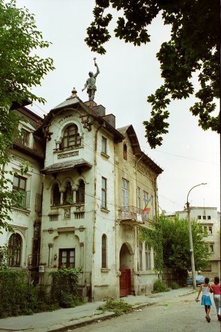 Casa cu omul de fier