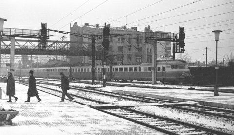 Automotor la iesirea din Gara de Nord  Nord 08.01.1974