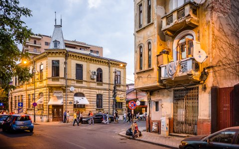 Strada Mihai Eminescu colt cu Episcopul Radu