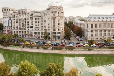 Vedere spre Spaiul Unirii in zona Palatului de Justitie