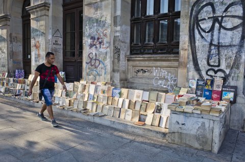 Cărţi de vânzare la Universitate