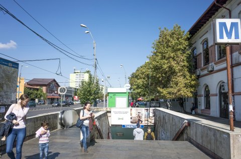 Metrou Tineretului - exterior