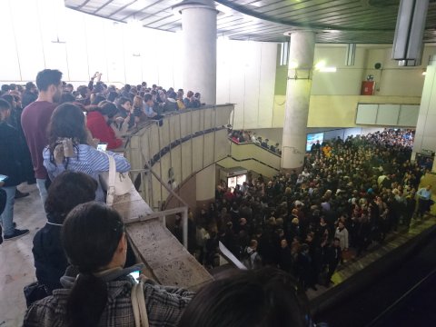 Dimineața la metrou - stația Piața Victoriei 2