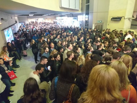 Dimineața la metrou - stația Piața Victoriei 2