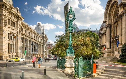 Calea Victoriei intre Muzeul National si Palatul CEC