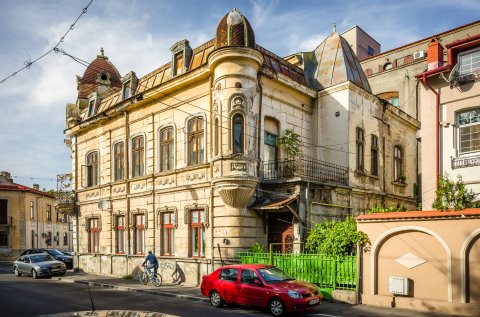 Casa cu Păuni - Strada Mitropolit Nifon