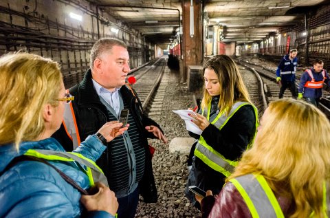 Presa - In tunel langa Piata Unirii - Metrou Bucuresti