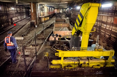 In drezina langa Piata Unirii - Metrou Bucuresti