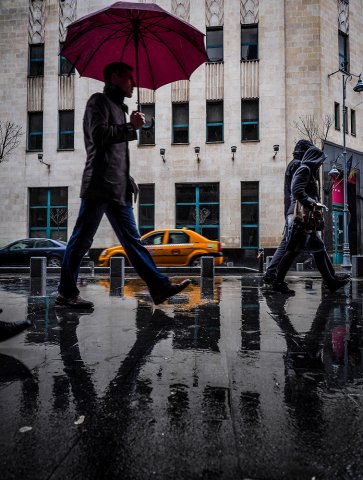 the yellow taxi and the red umbrella