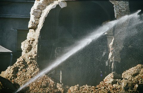 Demolarea bisericii Ienei - Enei, imediat după cutremurul din 1977