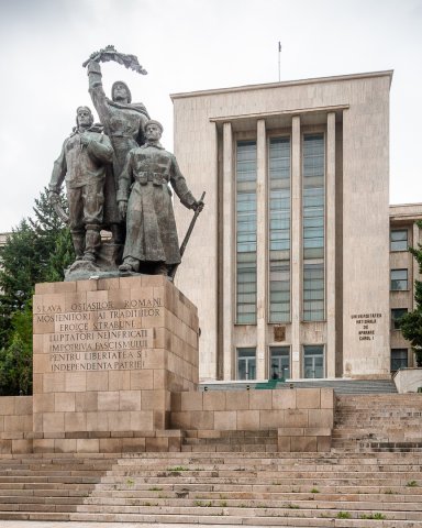 Monumentul Eroilor Patriei - Universitatea Nationala de Aparare