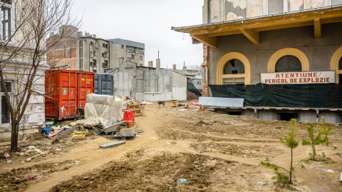 In curte - Fabrica de bere Grivita