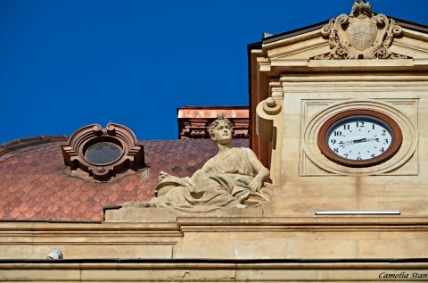 Sculpturi alegorice de pe faţada Băncii Naţionale a Romaniei