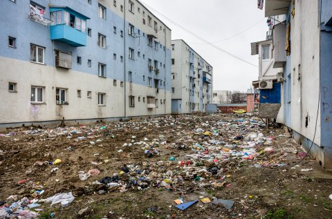 In spatele blocului - Strada Zabrautiului