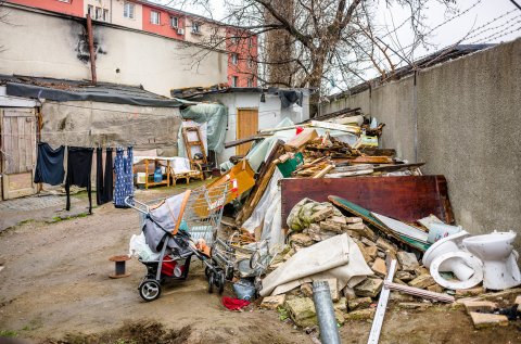 In spatele blocului - Strada Zabrautiului