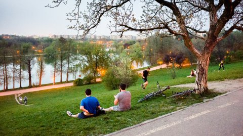 Privind spre cartierul Tineretului - Parcul Tineretului