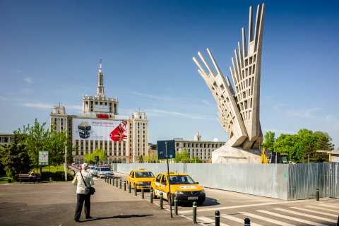 Monumentul Aripi - Piata Presei Libere