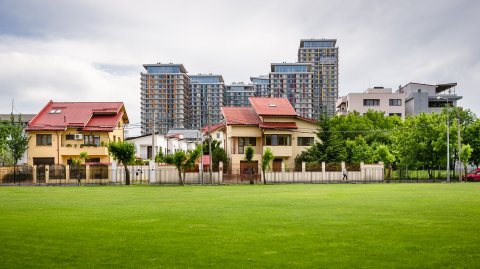 Asmita Gardens vazute din Soseaua Mihai Bravu