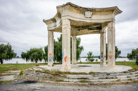 Pavilion - Insula Lacul Morii