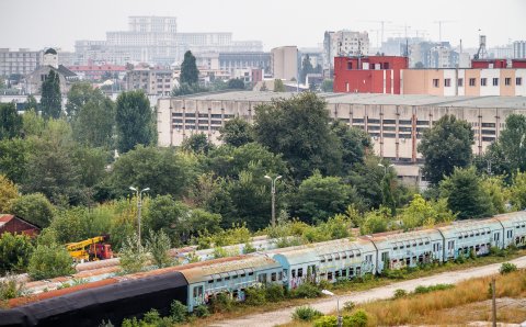 Privind spre Palatul Parlamentului din cladirea ISAF