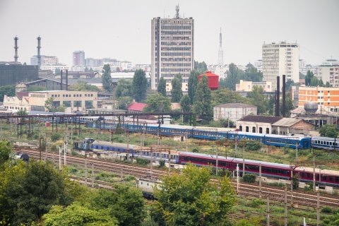 Privind spre Emitatorul Herastrau din cladirea ISAF