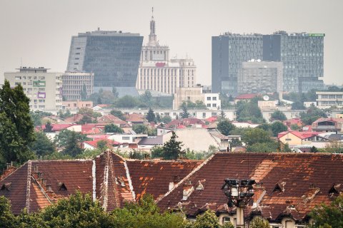 Privind spre Casa Presei Libere din cladirea ISAF