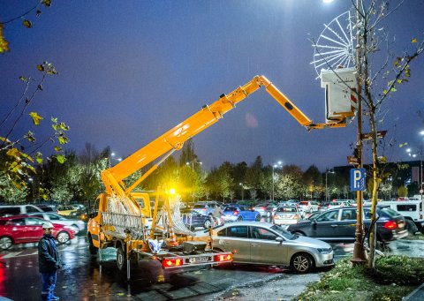 Instalare lumini pentru sarbatori - Bulevardul Unirii