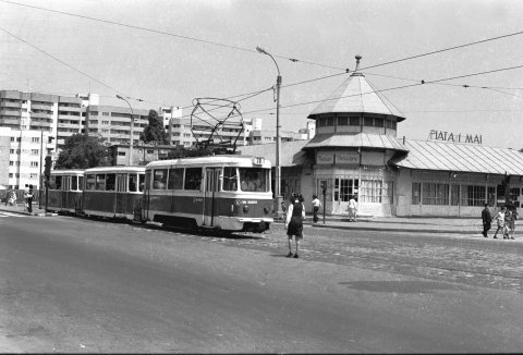 Tramvai ITB cu 3 remorci la piața 1 Mai 20.07.1979